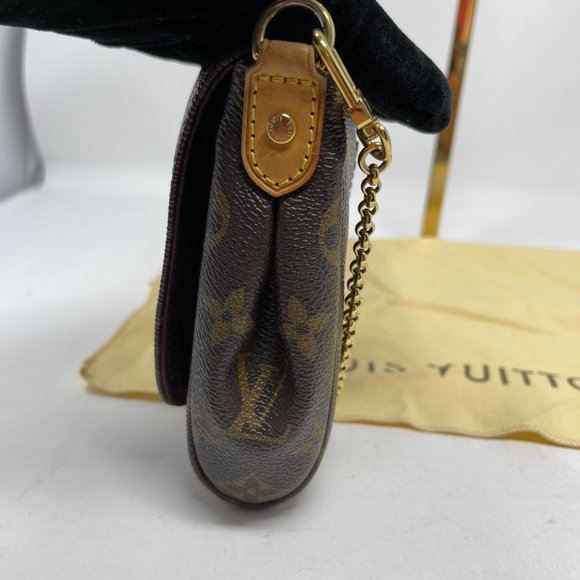 LOUIS VUITTON Favorite MM Crossbody Bag - Picture 5 of 10